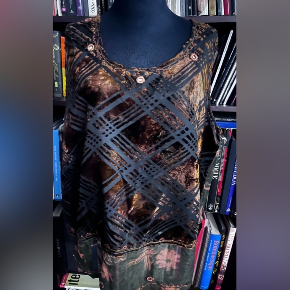 Stunning Tienda Ho chocolate and black Ombre velvet mirrored details Boho Tunic.